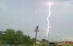 Lightning-strikes-Cooper-Tire-Credit-Jeff-Easterling-Townsquare-Media